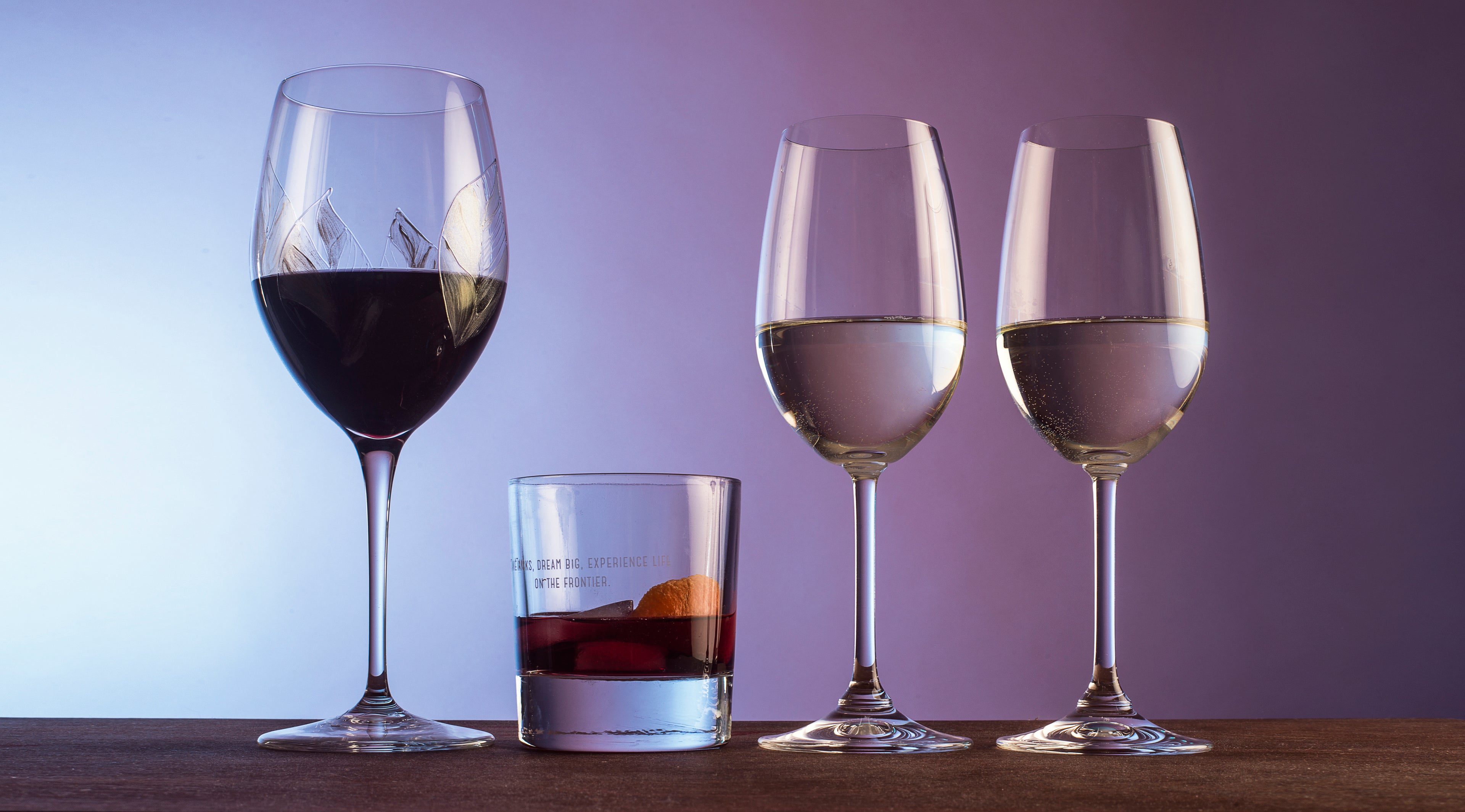 Image de 3 verres de vins et 1 de spiritueux - Les cavistes de St Laurent - Cuvée shop
